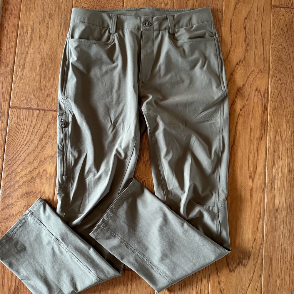 Under Armour Golf Chino Pants Men's 32x32 Beige Khaki Loose Fit Straight Leg